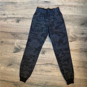 Lululemon on the fly joggers 28”